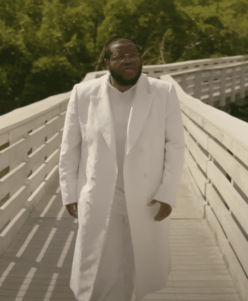 HU HAMELECH – Gad Elbaz & Nissim Black music video capturing vibrant and colorful Miami locations